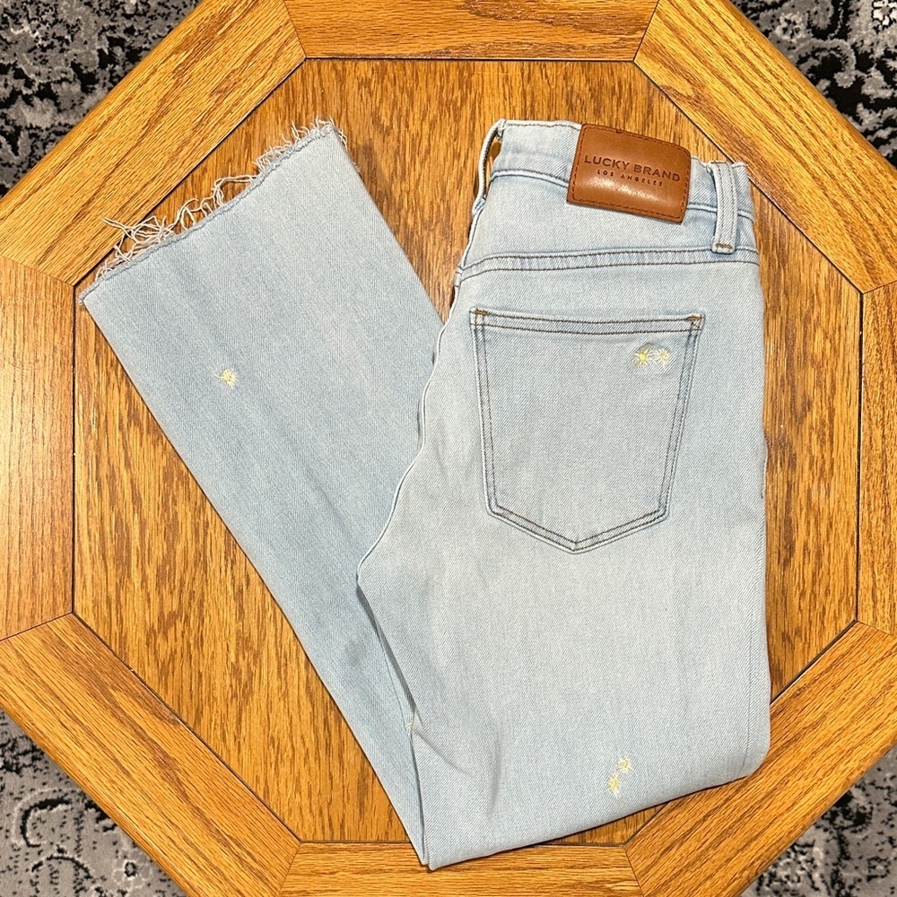 *LUCKY BRAND* Light Wash Straight Leg Flower Cutoff Jeans Size 4
